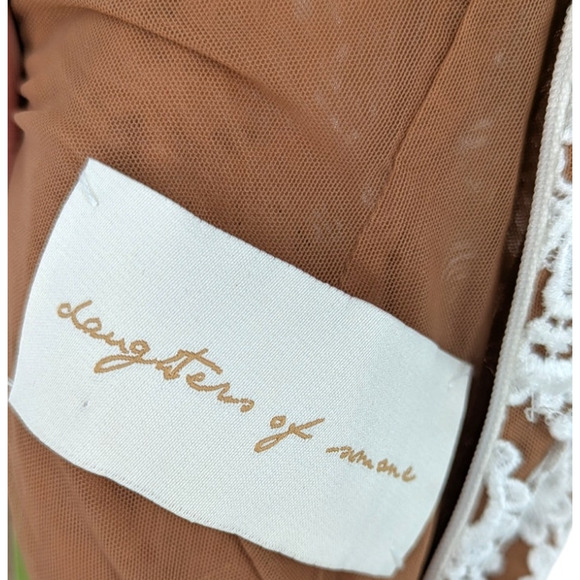 Daughters of Simone Nev Crochet Lace Wedding Dress Nude Lined Boho Gown Medium - Picture 6 of 6